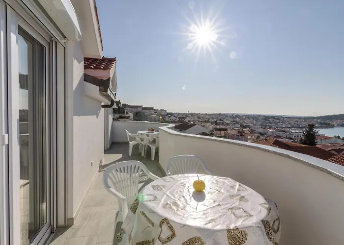 Andelo アパート トロギール