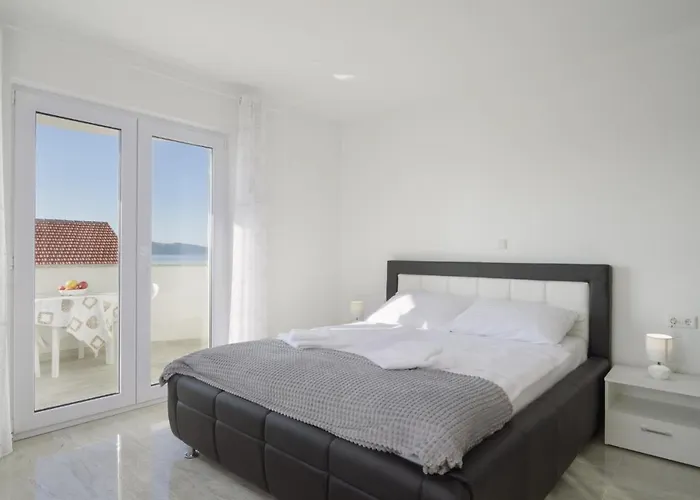 Andelo トロギール