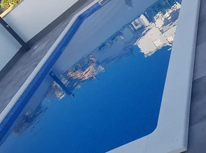 Andelo トロギール